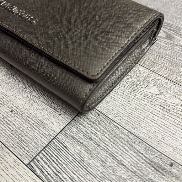 Michael Kors Jet Set Large Saffiano Leather Snap-Front Wallet - Picture 5 of 12